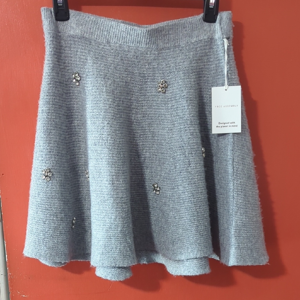 Free Assembly Mini Sweater Skirt. Size Small (4-6)